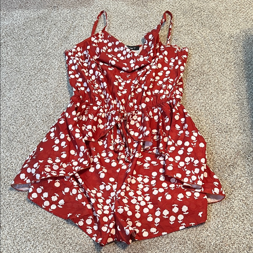 Simplee Apparel Orange and White Floral Romper